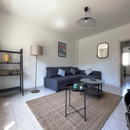 Apartment Le Lemptegy - Confortable T4 Proche De La Gare Avec Petit Balcon